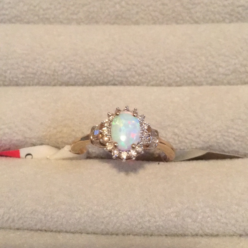 Size 7 10K gold opal ring 1/4 CTTW Diamond